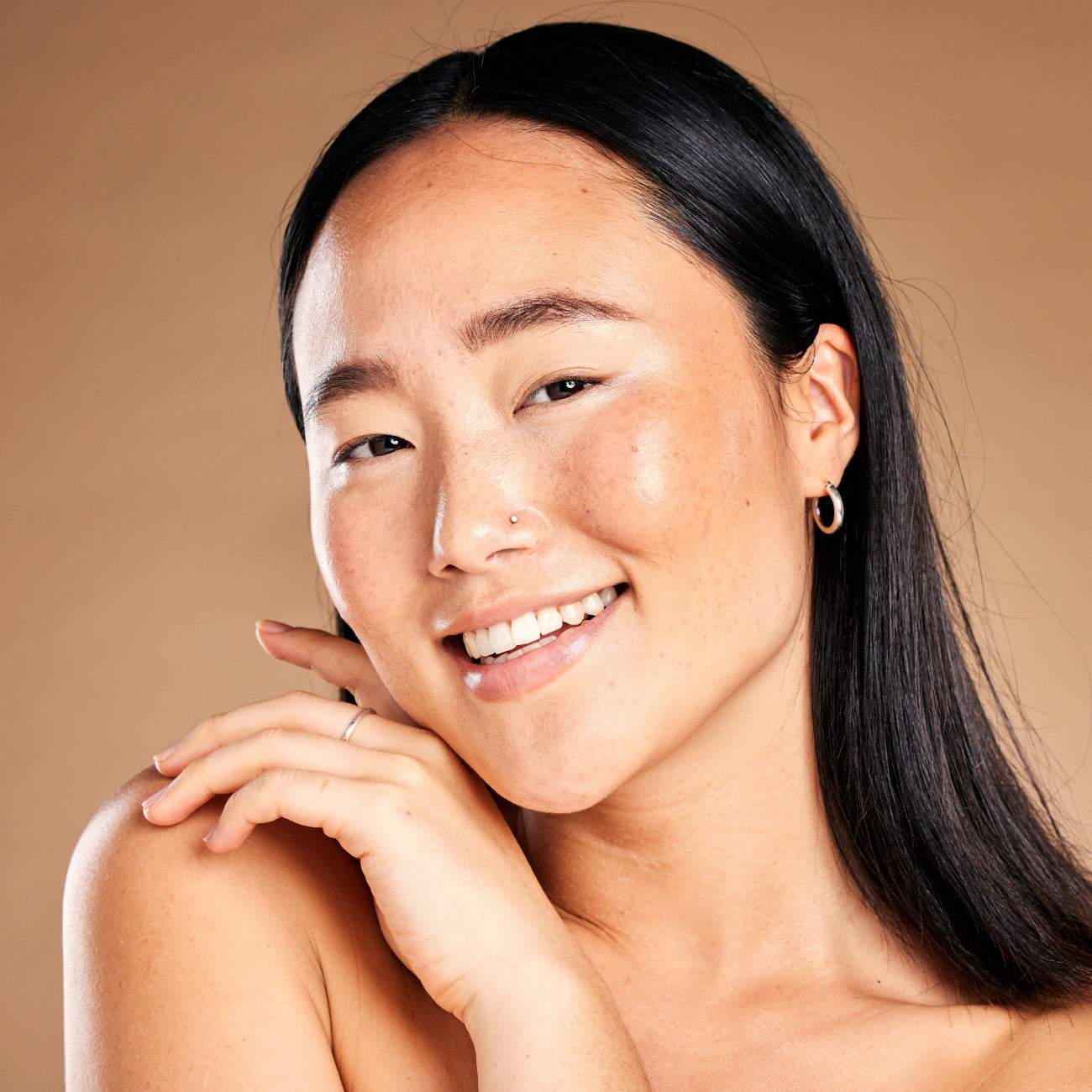 Natural Glow Up: Skin-Loving Benefits of Jojoba Oil