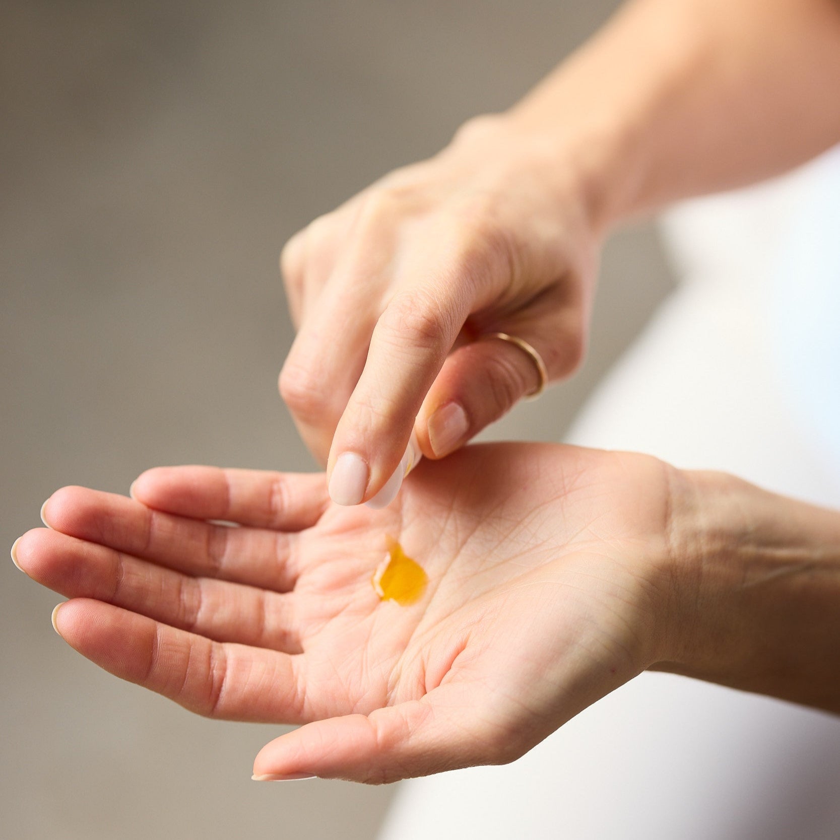 Hella Hydrating Serum